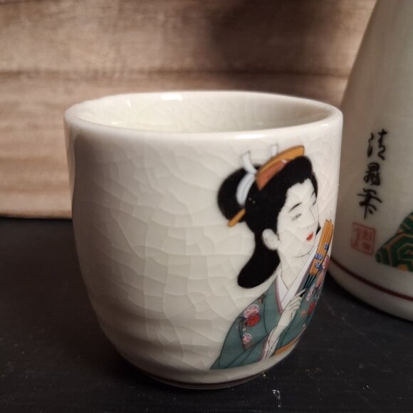 Fuji Sake Tea Set Geisha Girls Japan Pitcher Cups 3 piece Ceramic Crazing - Picture 2 of 10